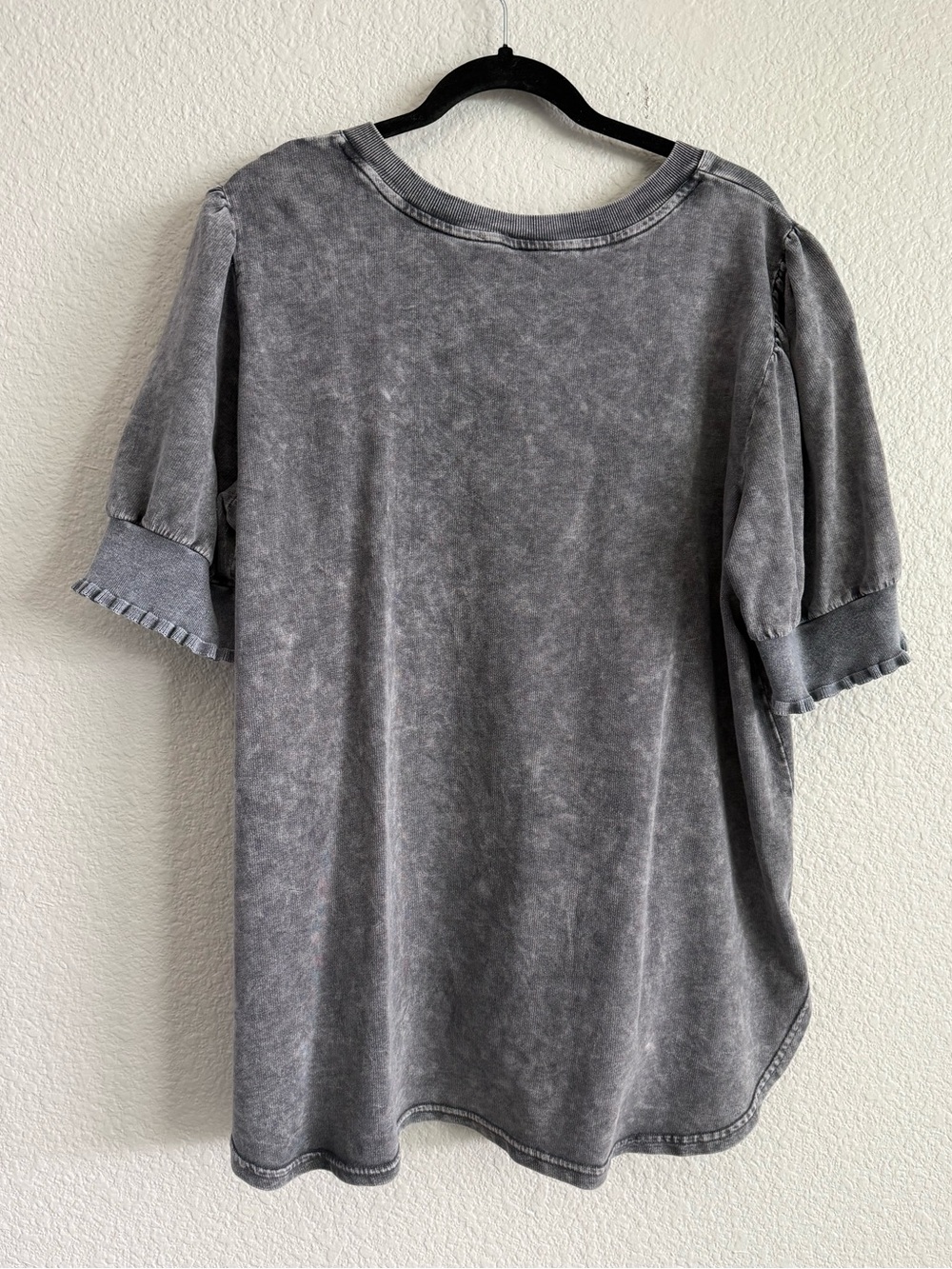 Jane and Delancey 1x Washed Gray V-Neck Puff Sleeve Top - Picture 5 of 5